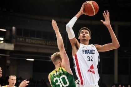 威廉希尔中文官网- 文班亚马首秀惊艳全场，马刺重建计划初见成效  