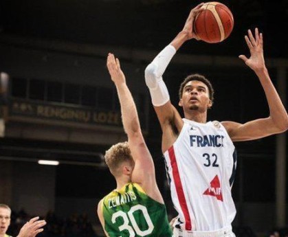 威廉希尔中文官网- 文班亚马首秀惊艳全场，马刺重建计划初见成效  